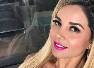 Aleida Nuñez impacta con minivestido amarillo