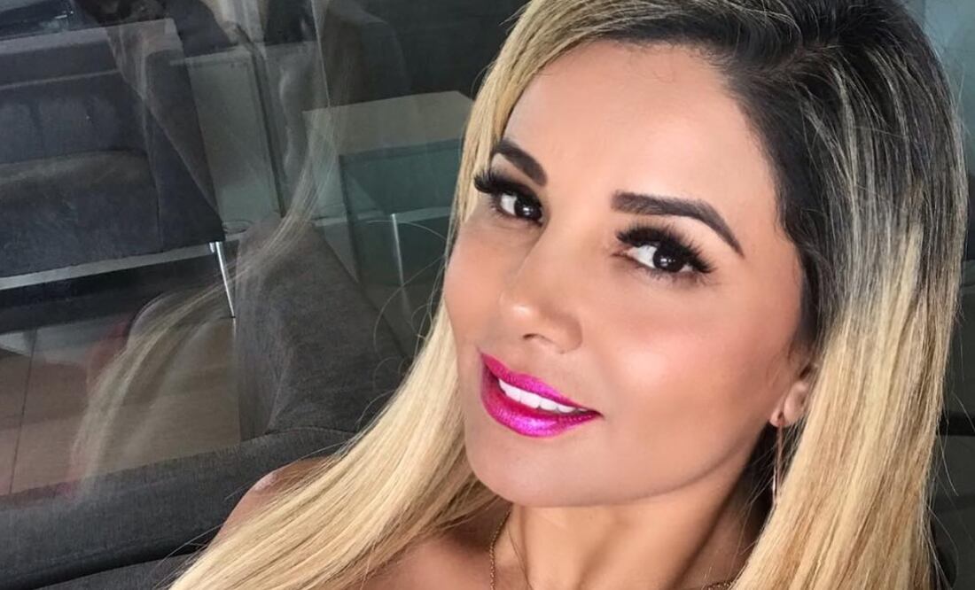 Aleida Nuñez impacta con minivestido amarillo
