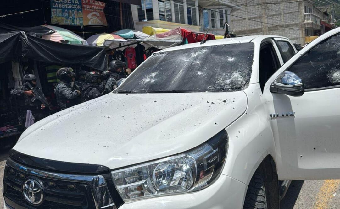 Durante la balacera, los comerciantes y compradores se tiraron al piso y otros se guardaron en sus negocios. Foto: Especial