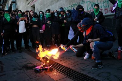 "Nunca rompimos un vidrio", dice AMLO a feministas por protestas