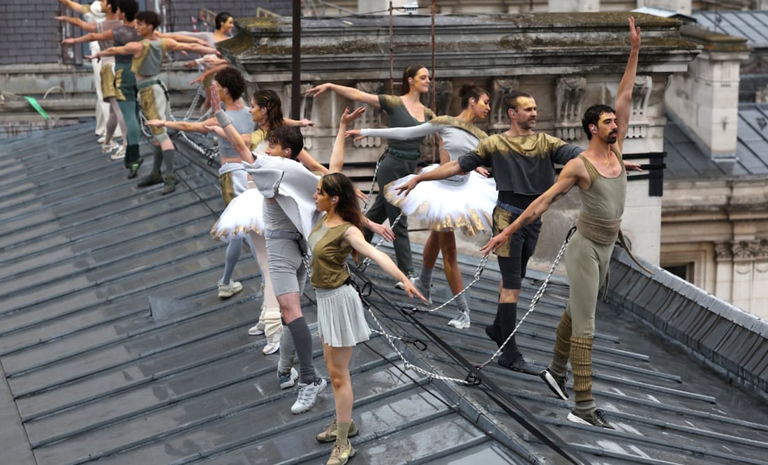 Alrededor de 500 bailarines hacer su performance en el Puente de Notre-Dame y el Ayuntamiento de París. Foto:Vía X oficial de los Juegos Olímpicos 2024.