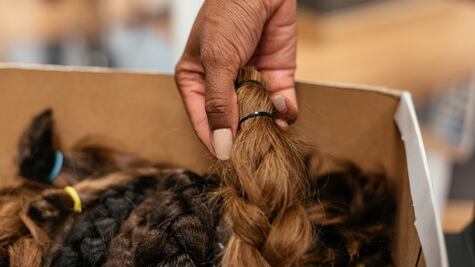 Cabello humano, la alternativa para combatir los derrames de petróleo en el mar