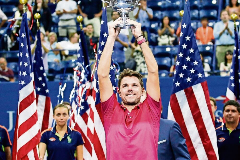 Wawrinka festejó el gran logro en el último Grand Slam del año (JOHN G. MABANGLO. EFE)