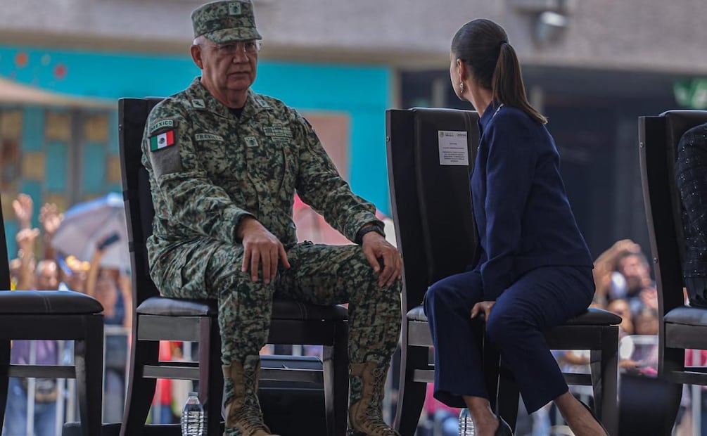 El general Ricardo Trevilla Trejo, titular de la Sedena durante el programa "Sí al Desarme, Sí a la Paz" en el atrio de la Basílica de Guadalupe (09/07/2026). Foto: Gabriel Pano / EL UNIVERSAL