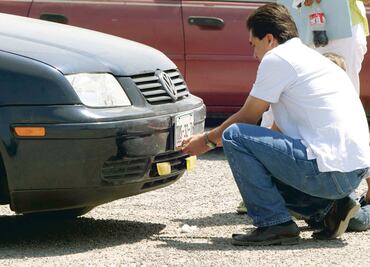 Cómo poner correctamente las placas del auto para evitar una multa