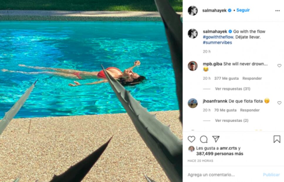 El bikini rojo de Salma Hayek que encendió las redes sociales