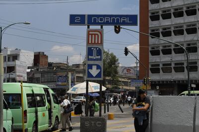 La torre del logo del metro Normal que un temblor fracturó