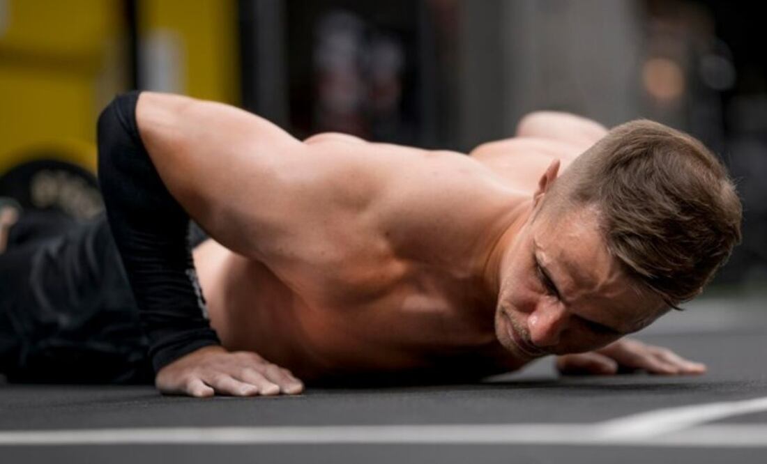Flexiones y masa muscular. Fuente: Freepik