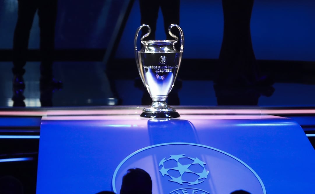 Trofeo de la Champions League en el sorteo de la fase de grupos - FOTO: EFE