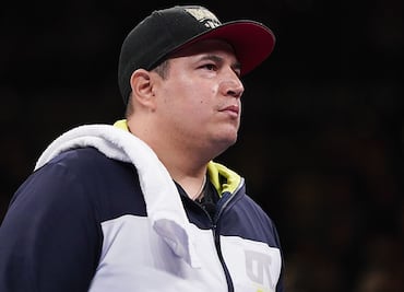 Eddy Reynoso hace donativo para aficionados de Atlas afectados