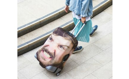 Imprime tu lindo rostro en la maleta