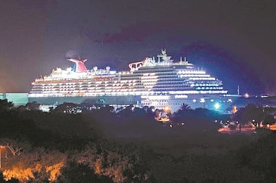 Cuatro pasajeros mueren en crucero "Zaandam" anclado en Panamá