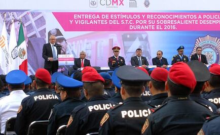 Reconocen a policías destacados del Metro