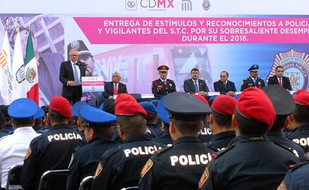 Reconocen a policías destacados del Metro