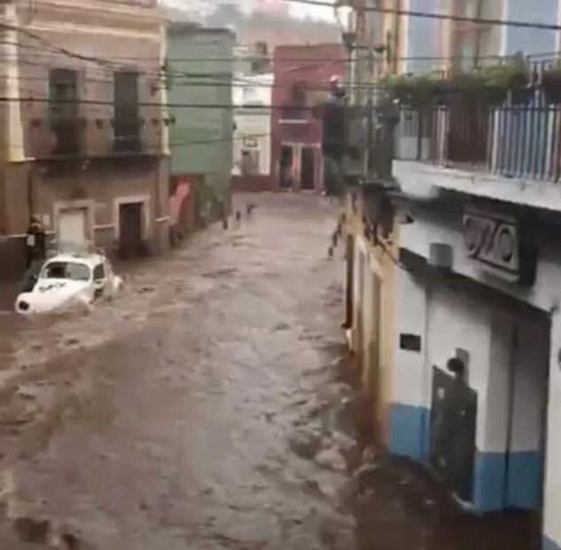 Desborda presa De la Olla e inunda Guanajuato