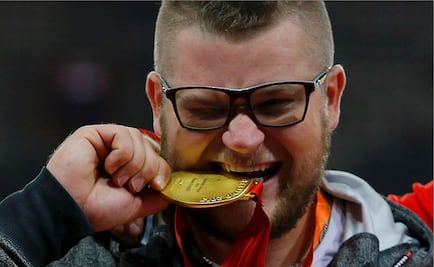 Gana oro, se emborracha y paga taxi con su medalla