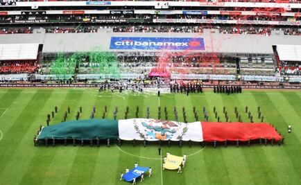 Sedena despliega bandera de México en despedida del Tri