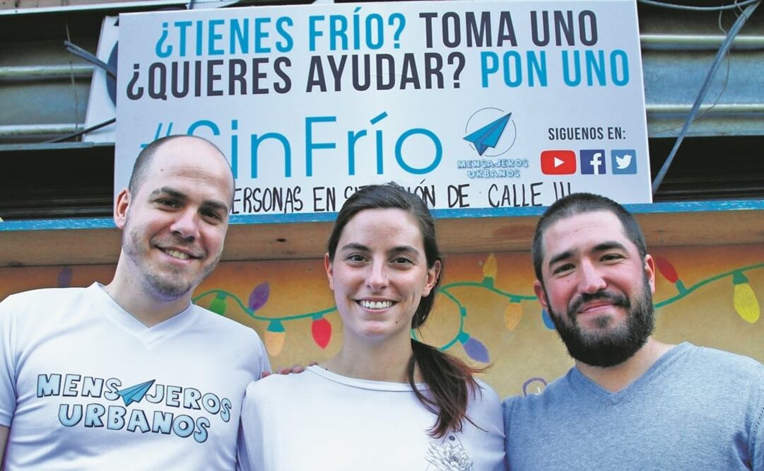 Para asistir a personas de escasos recursos, Mensajeros Urbanos colocaron un stand, que replicaron de las redes sociales, para demostrar que la gente puede apoyar sin necesidad de recibir algo a cambio. Lo llamaron “El muro” (IRVIN OLIVARES. EL UNIVERSAL)