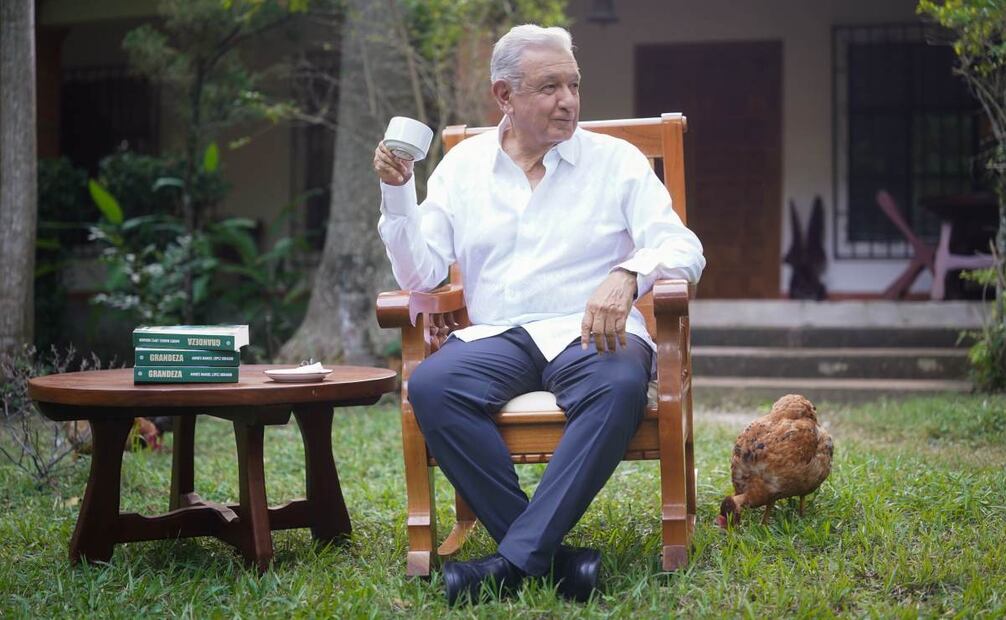 Andrés Manuel López Obrador, expresidente de México, anunció la publicación de su libro “Grandeza” este domingo 30 de noviembre de 2025. Foto: Especial