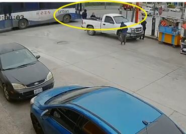 Sujeto se lanza frente a un autobús en Tampico; momento fue captado en video