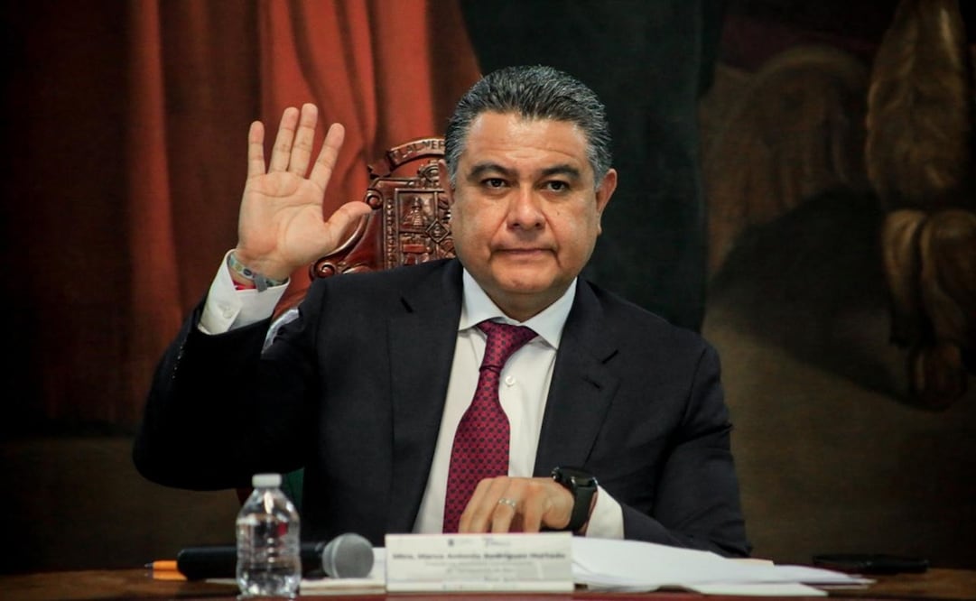 El presidente municipal Marco Antonio Rodríguez Hurtado, aprobó por unanimidad otorgar un apoyo a las familia. Foto: Especial