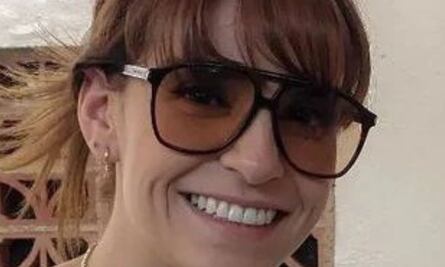 Tania Rincón tiene la falda midi estilo escocesa más chic de la temporada