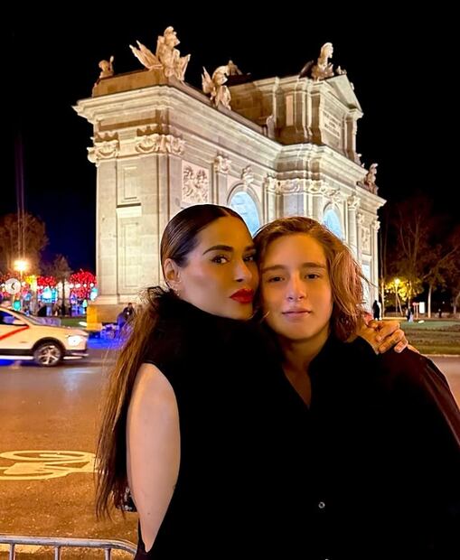 Galilea Montijo y su hijo Mateo reciben en España el 2025