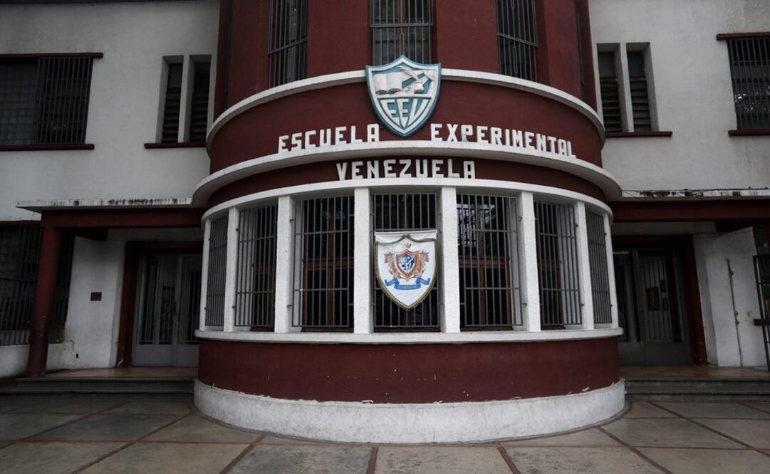 Vista de una escuela cerrada este lunes, en el marco de la suspensión de actividades laborales y escolares, en Caracas (Foto: EFE)