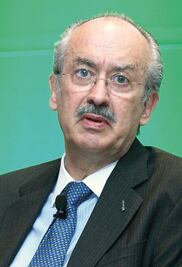 Necesitan más espectro Telefónica y AMX: Gil Díaz