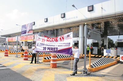 Habitantes de Tlalnepantla bloquean la México-Pachuca por falta de agua
