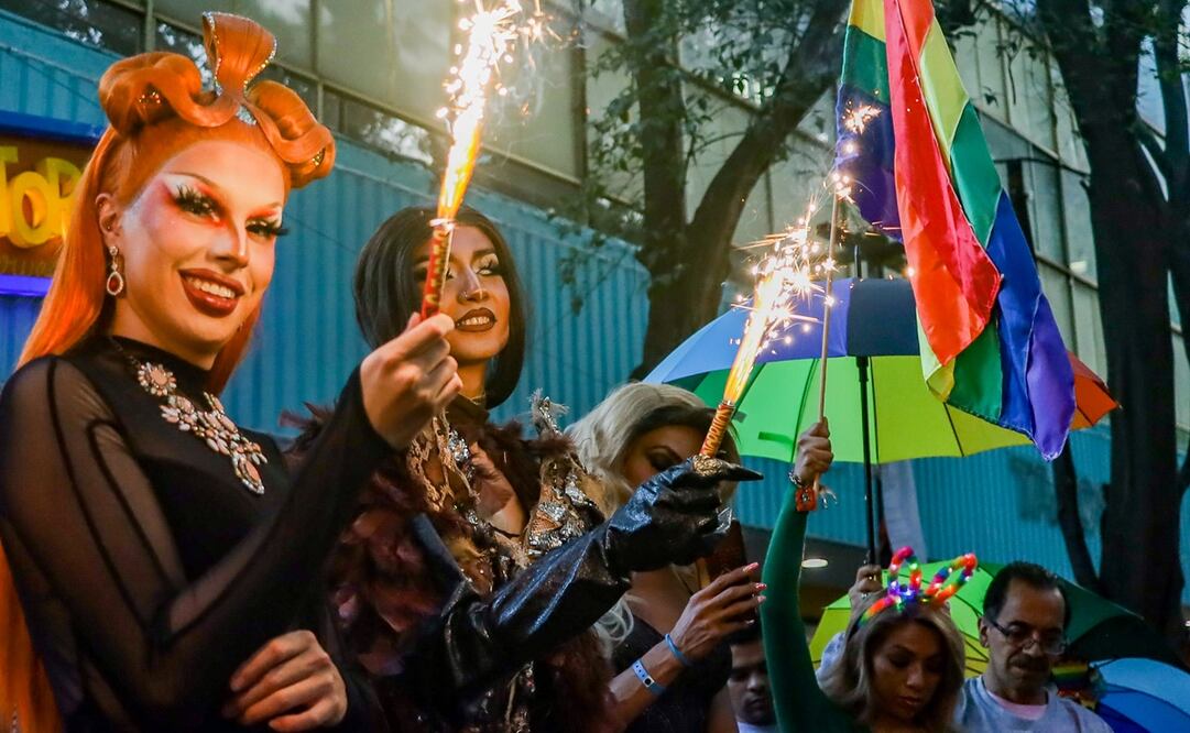 Banderazo del inicio del mes del orgullo LGBTTTIQ+ en la Zona Rosa. Foto: Especial