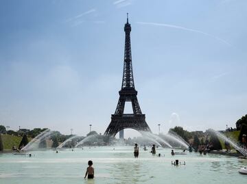 Cierran la Torre Eiffel por conflicto laboral causado por las largas filas de visitantes