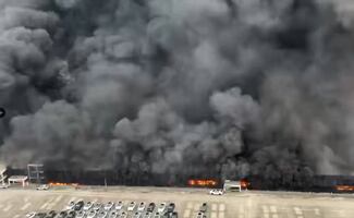 Fuego consume estacionamiento de BYD en China; compañía asegura control total del incidente