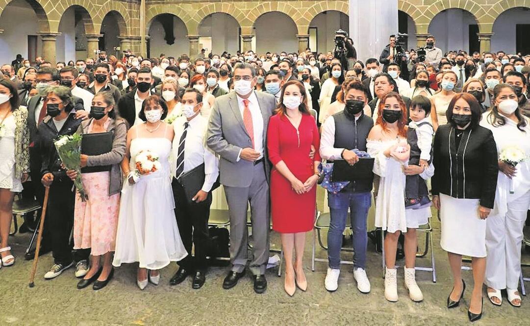 El gobernador Sergio Salomón Céspedes Peregrina y la presidenta honoraria del SEDIF, Gabriela Bonilla Parada, encabezaron el evento. Foto: Especial