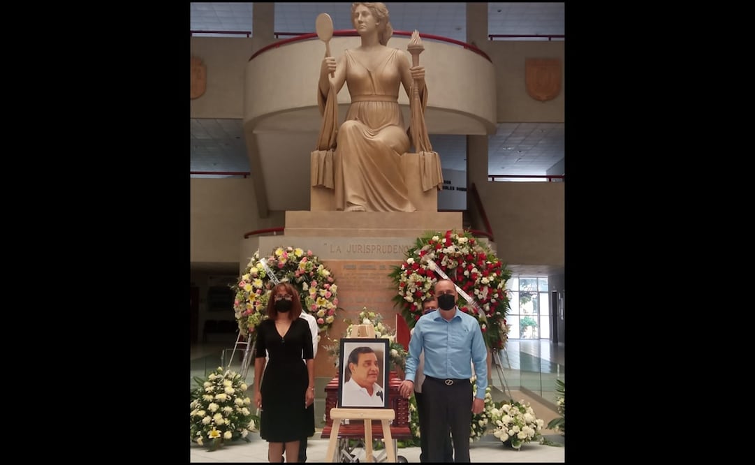El féretro fue colocado en la explanada de la jurisprudencia de la sede del poder Judicial, a donde fueron convocados jueces, magistrados y funcionarios públicos. Foto: Óscar Gutiérrez / EL UNIVERSAL