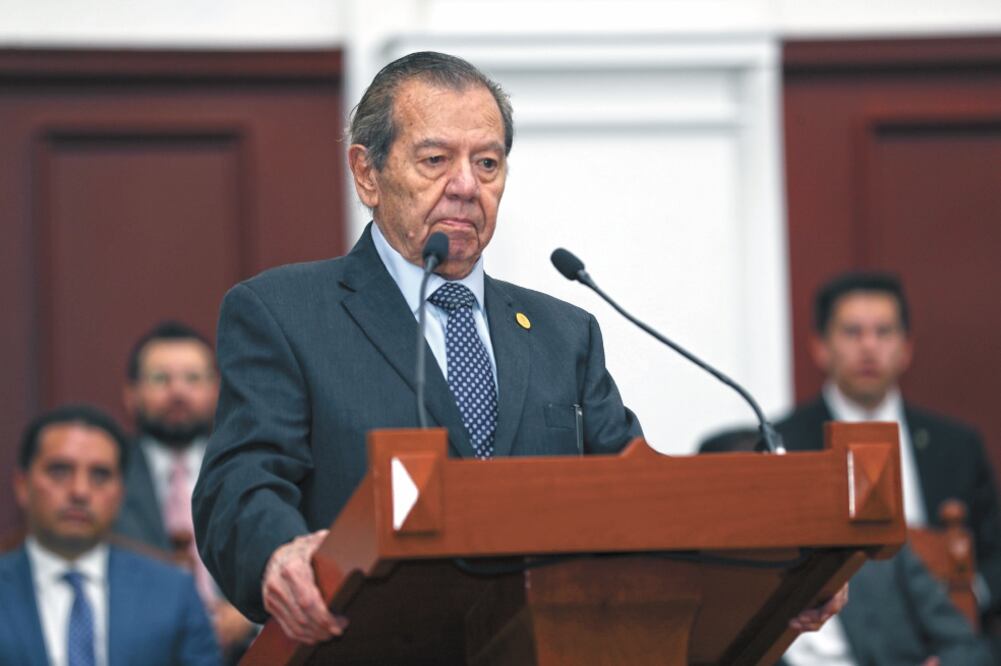 Porfirio Muñoz Ledo dice que los extranjeros que se desplazan por el país lo hacen por necesidad humanitaria o política, por eso no son migrantes. Foto: JORGE ALVARADO. EL UNIVERSAL
