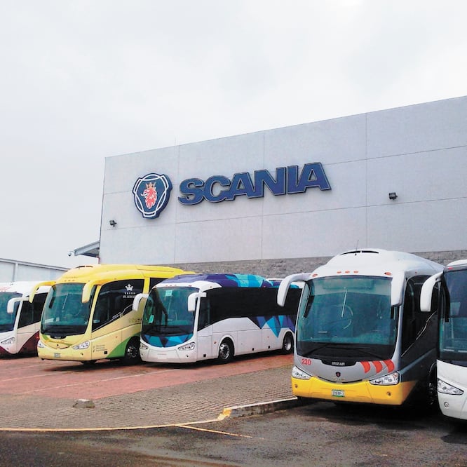 Scania vendió 796 unidades en México en 2018, en su mayoría autobuses. Tenía pipas disponibles para Pemex ante el problema de desabasto de combustible. ARCHIVO EL UNIVERSAL