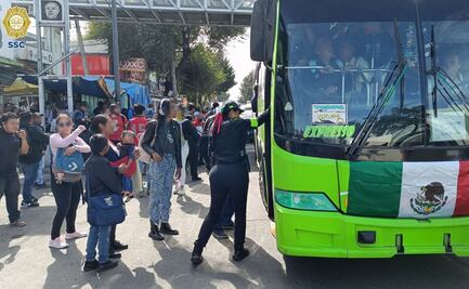 Auxilian con patrullas de la policía de CDMX y RTP a usuarios del Metro afectados por fallas en la línea A