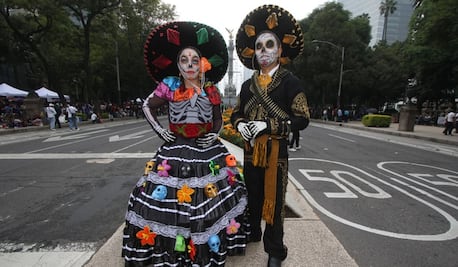 Paseo de la Reforma se llena de catrinas en megaprocesión 