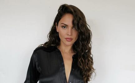Eiza González luce vestido Gucci que deja lencería al descubierto