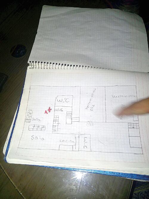 En la casa de uno de los homicidas había un cuaderno en el que dibujaron el plano de la casa de las víctimas (ESPECIAL)