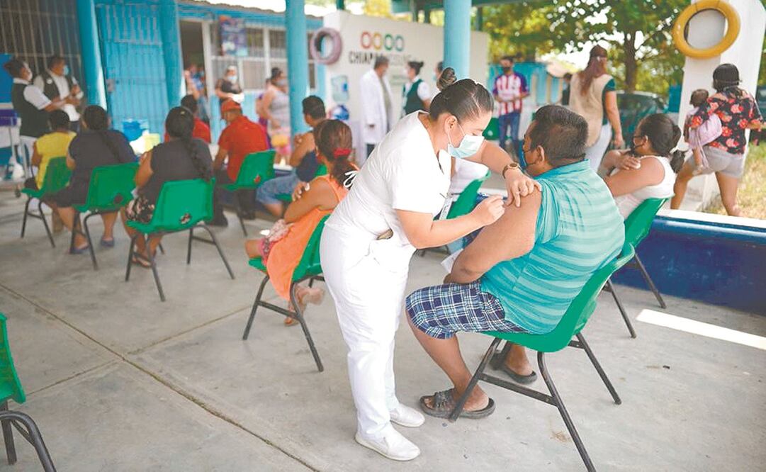 Además de las 71 nuevas sedes de vacunación, en Chiapas hay 15 unidades médicas móviles. Foto: Especial.