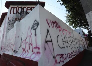 Vandalizan y queman portón de casa de Morena en Toluca