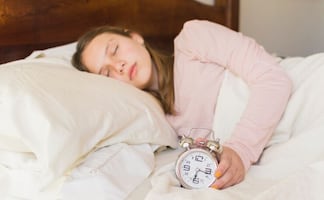 ¿Cuánto debe durar la siesta para mejorar tu energía y enfoque según expertos?