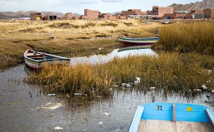 Lago Titicaca, otra víctima de la contaminación y el cambio climático 