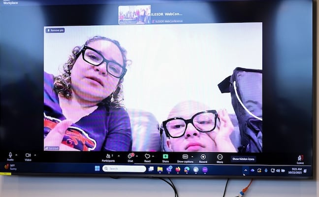 Muere adolescente que defendía a su padre detenido por ICE; conmoción en Chicago