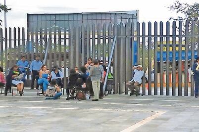 Trabajadores sindicalizados retienen a diputados