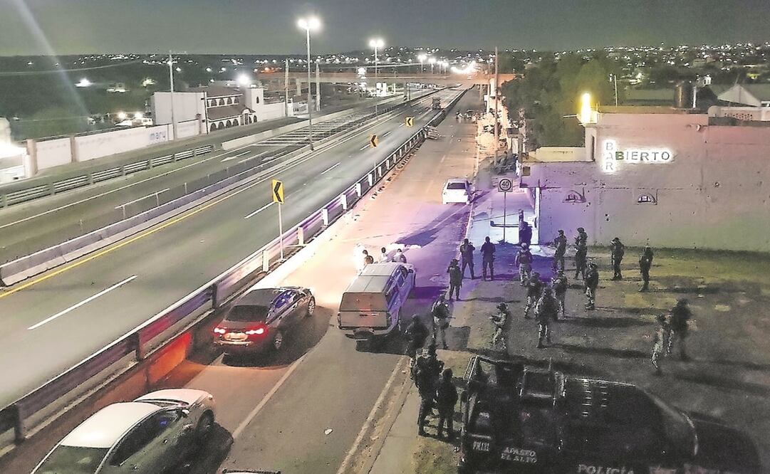 La noche del pasado miércoles en el Bar Lexuz, en Apaseo el Alto, un comando inició un ataque armado que dejó un saldo de nueve personas muertas. Foto: Archivo/EFE
