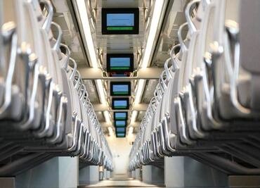 Reportan a 10 hospitalizados tras apuñalamiento masivo en tren de Reino Unido; detienen a dos