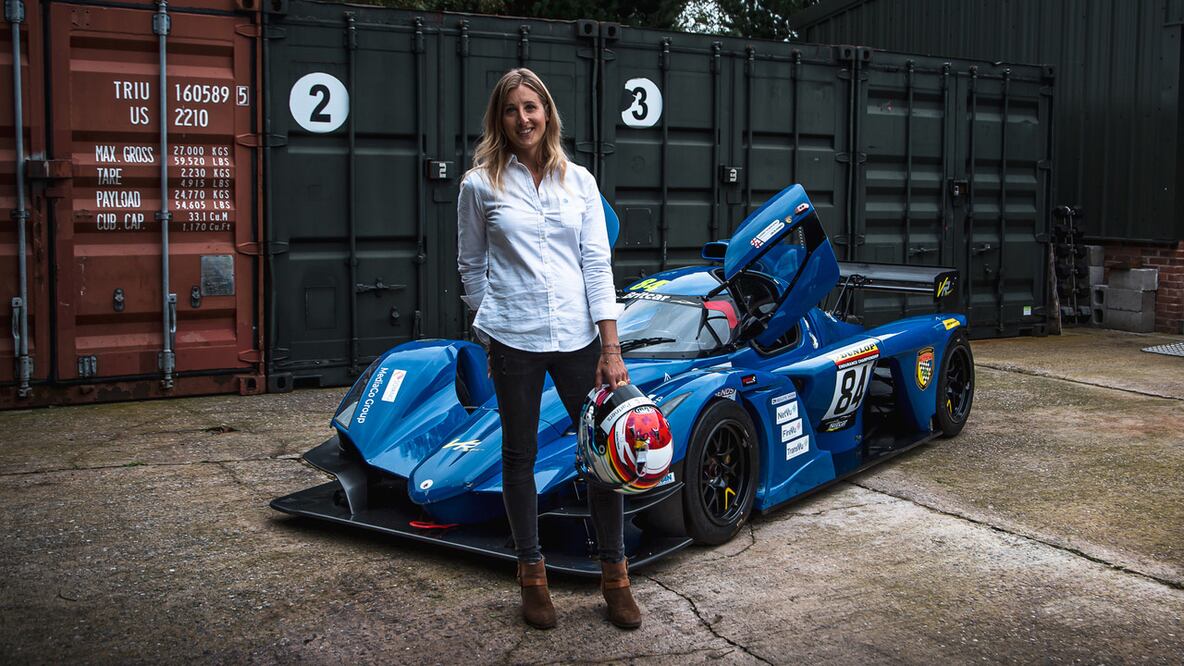 Primer piloto transgénero correrá las 24 horas de Nürburgring